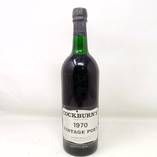 1551 - A bottle of Cockburn's vintage port, 1970