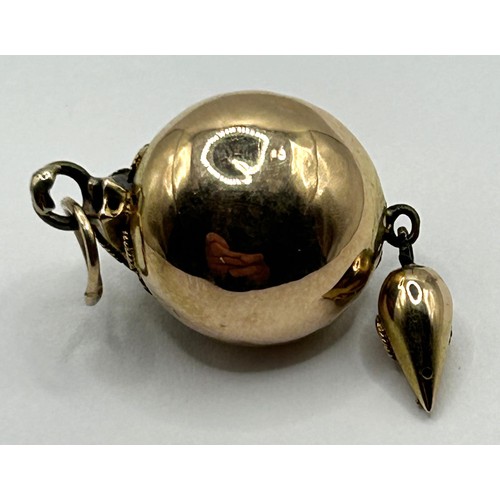 1678 - A Victorian gold and almandine garnet pendant