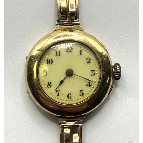 1680 - A ladies 15ct gold wristwatch, on an expandable strap