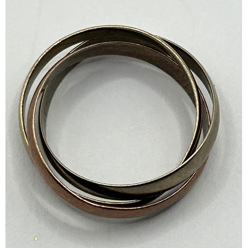 1741 - A three coloured metal Russian wedding ring, ring size Q