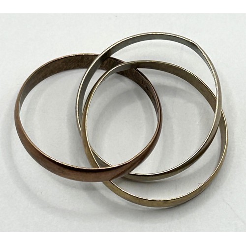 1741 - A three coloured metal Russian wedding ring, ring size Q