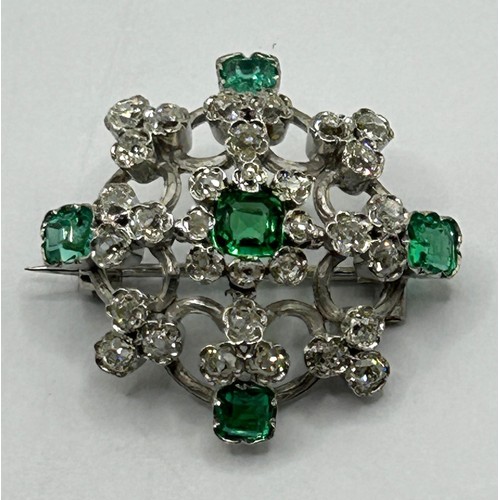 1754 - A late 19th/early 20th century 18ct white gold, diamond and emerald set brooch