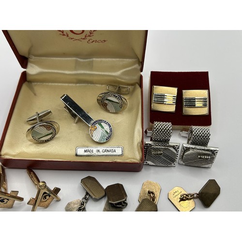 1603 - Assorted cufflinks