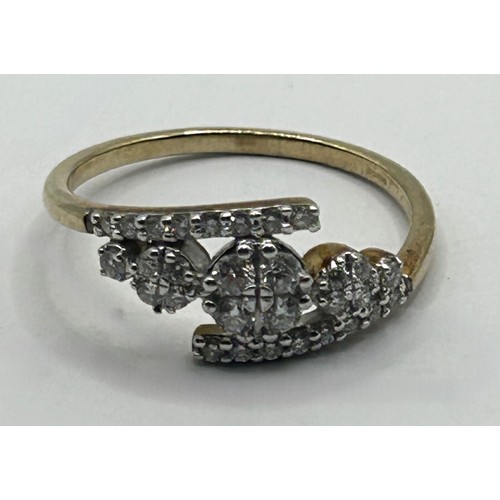 1632 - A 9ct gold and diamond dress ring, ring size R