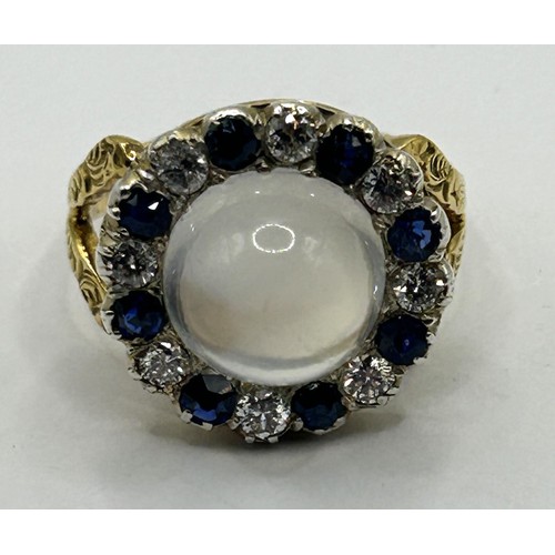 1653 - An 18ct gold, cabochon moonstone, diamond and sapphire ring, ring size O