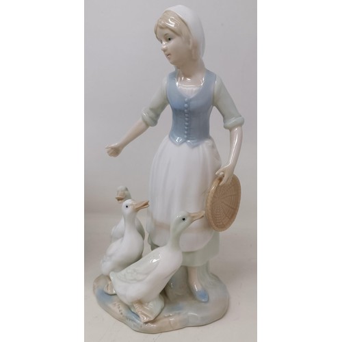 1089 - A Lladro style figure, other ceramics, prints and items (2 boxes)