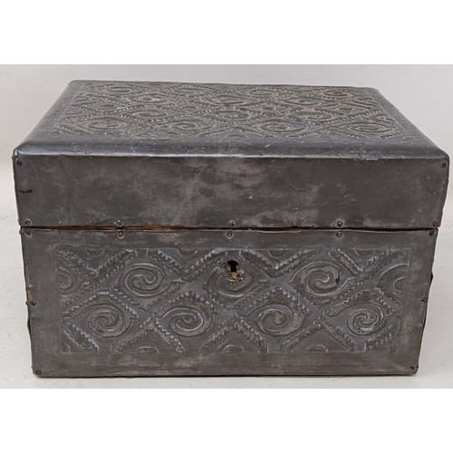 1095 - Assorted silver plate and metalwares (box)