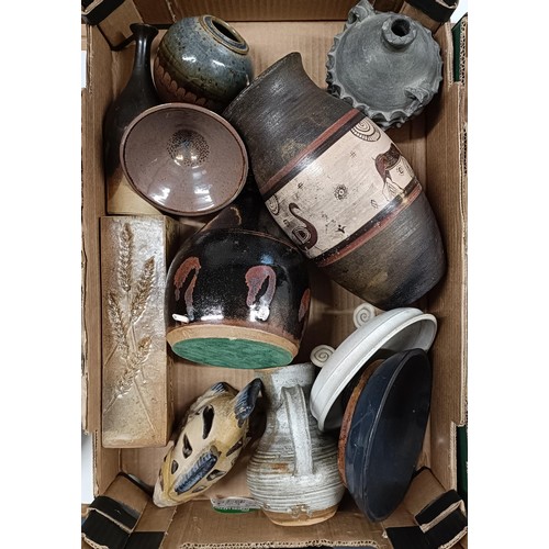 1106 - Assorted Studio pottery (box)