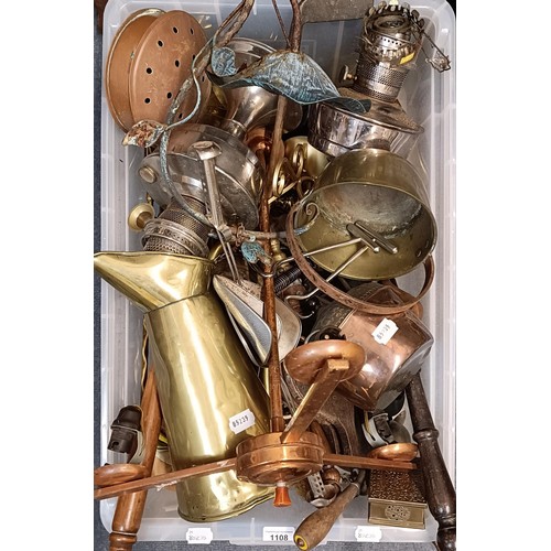 1108 - Assorted metalwares (box)