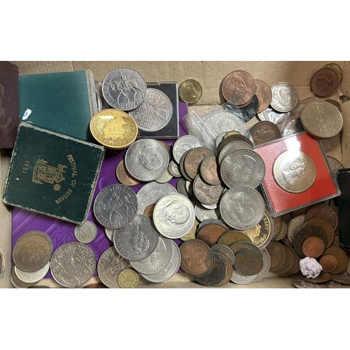 366 - A large group of assorted commemorative and other coins, banknotes and related items (box)