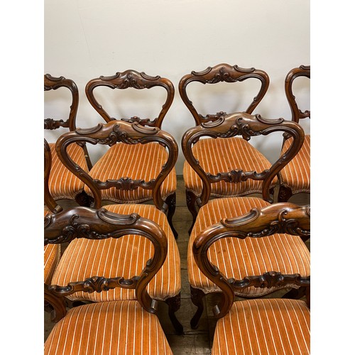 1280 - A set of twelve Victorian rosewood balloon back dining chairs, with carved top and central rails, pa... 