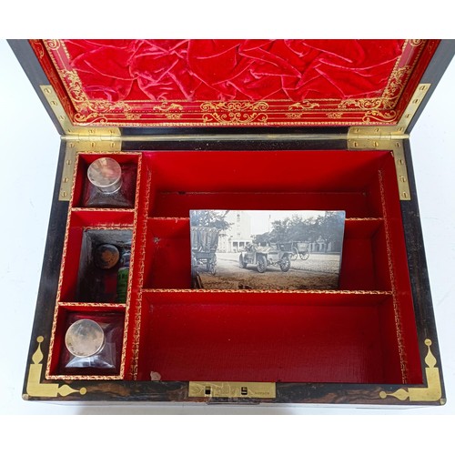 1175 - A Victorian travelling dressing case, with plated mounts, incomplete, lacks key, lock broken, 31 cm ... 