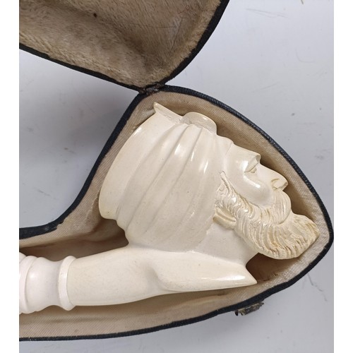 1184 - A large meerschaum style pipe, cased