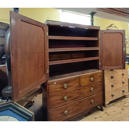 1341 - A 19th century mahogany linen press, 122 cm wide