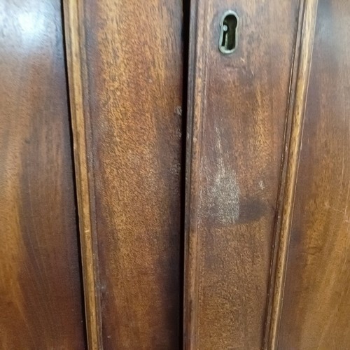 1341 - A 19th century mahogany linen press, 122 cm wide