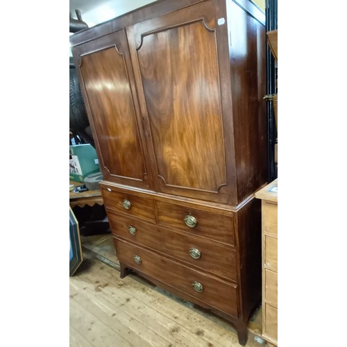 1341 - A 19th century mahogany linen press, 122 cm wide