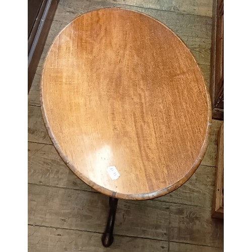 1313 - A Victorian oval walnut tripod table, 59 cm wide