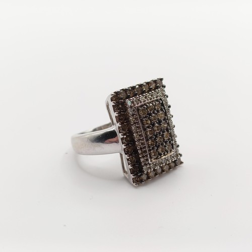 1813 - A 15ct white gold and diamond cluster ring, ring size J...