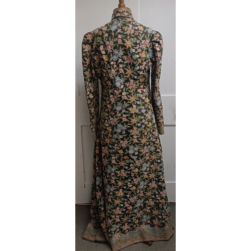 21 - A vintage embroidered ladies coat, decorated flowers Provenance:  A single owner collectio... 