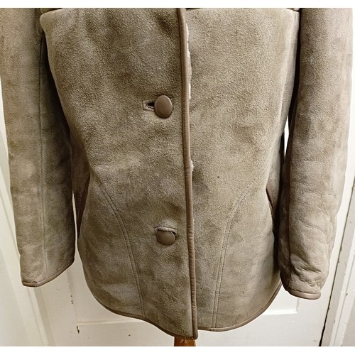 124 - A ladies Moorlands sheepskin jacket, size 100/40