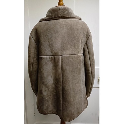 124 - A ladies Moorlands sheepskin jacket, size 100/40