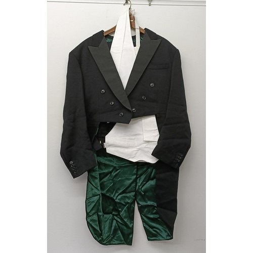 120 - A tuxedo, an evening suit, a cream jacket and a pair of trousers (4)