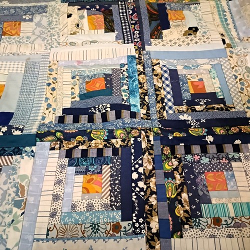 102 - A vintage patchwork quilt, and assorted other textiles (2 boxes)