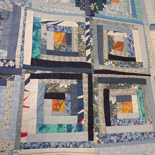 102 - A vintage patchwork quilt, and assorted other textiles (2 boxes)