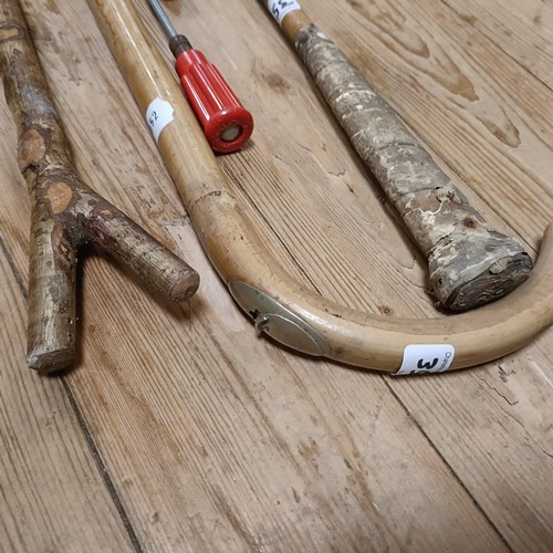 353 - A horse measuring stick, three riding crops and assorted other sporting items (box)