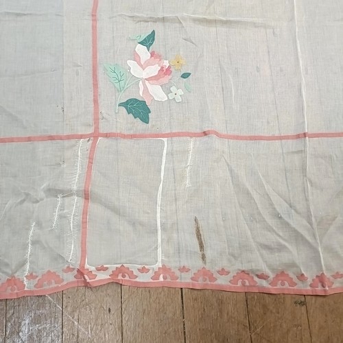 141 - An Art Deco table cloth, decorated flowers, and its pair (2)