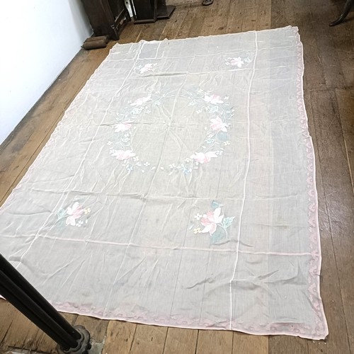 141 - An Art Deco table cloth, decorated flowers, and its pair (2)