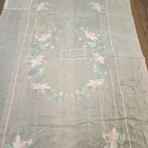 141 - An Art Deco table cloth, decorated flowers, and its pair (2)