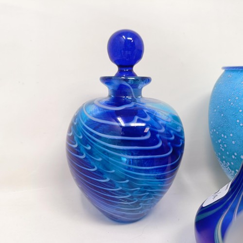 405 - An Isle of Wight perfume bottle and other Art glass (qty)