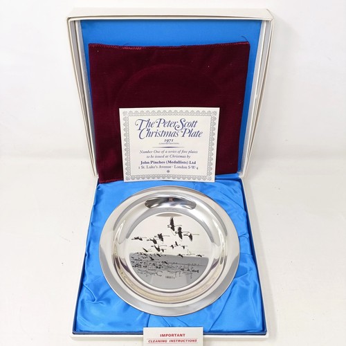 440 - A Sir Peter Scott silver collectors Christmas plate, London 1971, 6.1 ozt, boxed with a certificateP... 