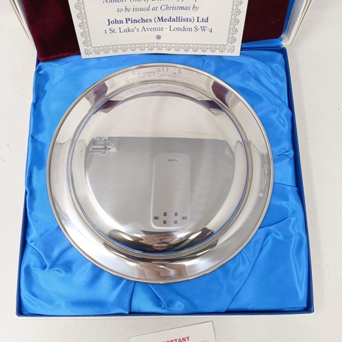 440 - A Sir Peter Scott silver collectors Christmas plate, London 1971, 6.1 ozt, boxed with a certificateP... 