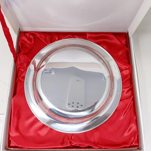 443 - A Sir Peter Scott silver collectors Christmas plate, London 1974, 6.1 ozt, boxed with a certificateP... 