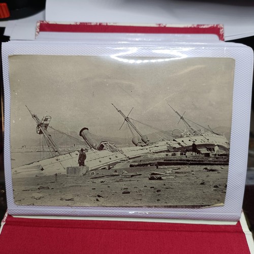 532 - A group of assorted monochrome photographs, probably late 19th/early 20th century, including shippin... 