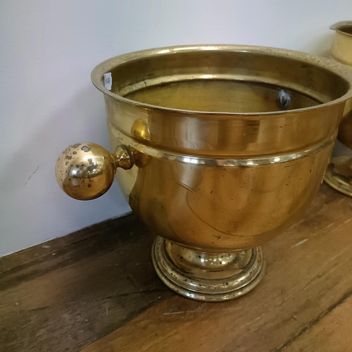 535 - A pair of brass champagne buckets, 28 cm diameter (2)