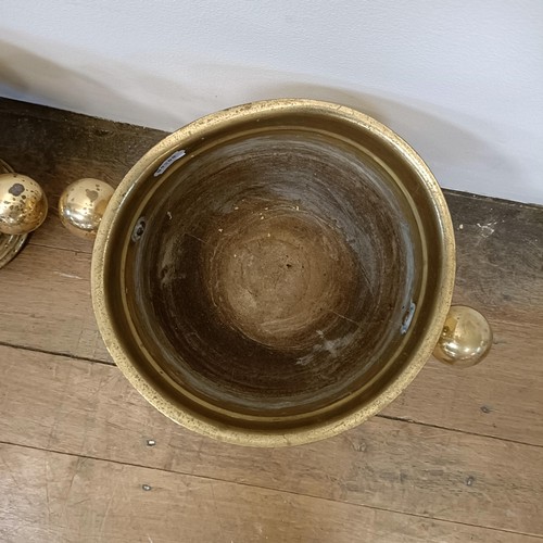 535 - A pair of brass champagne buckets, 28 cm diameter (2)