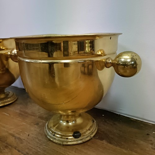 535 - A pair of brass champagne buckets, 28 cm diameter (2)