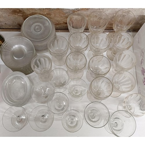 533 - A set of eight glass rummers, and assorted other glassware (qty)