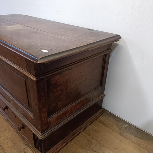 724 - An oak mule chest, 124 cm wide