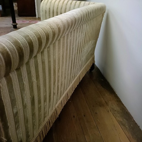 738 - An Edwardian two seater settee, on tapering square legs, 135 cm wide