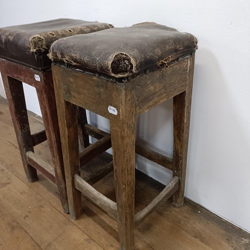 739 - A pair of bar stools (2)