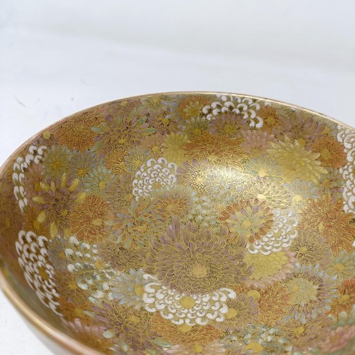 641 - A Japanese Satsuma bowl, decorated flowers, 15 cm diameter