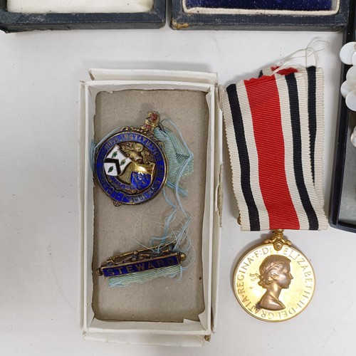 636 - A Masonic medal, cased, and assorted costume jewellery