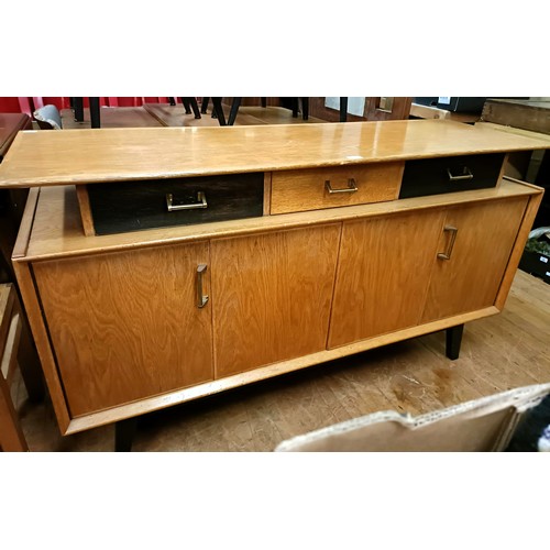 465 - A 1970s dining room suite, comprising a sideboard, with three drawers and two cupboard doors, 152 cm... 