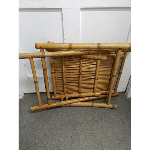 476 - A folding bamboo table and chair (2)