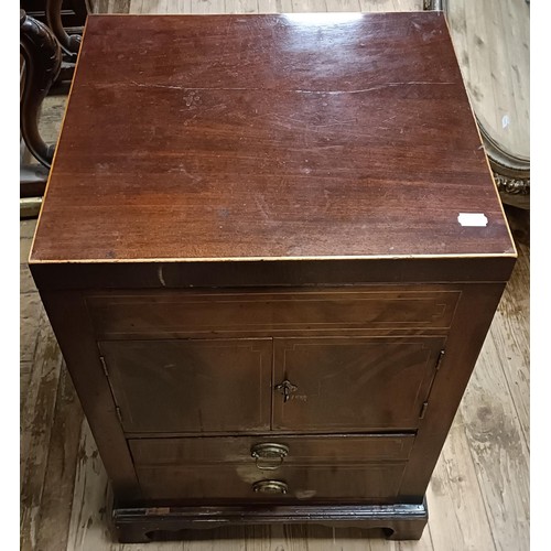 723 - A mahogany bedside cabinet, converted from a commode, 53 cm