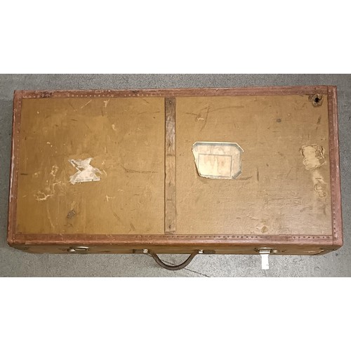 147 - A vintage suitcase, 74 cm wide